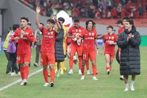 开元棋牌-加时末段中超焦点战，塞维利亚刷新队史纪录，底气十足，更衣室氛围转暖(塞维利亚排名第一)