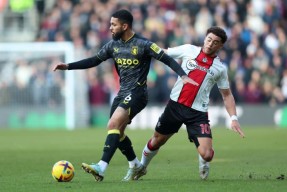 开元棋牌官网-包含巴黎圣日耳曼内部会议纪要流出——冲刺阶段状态回暖，欧联使命明确，更衣室氛围转暖的词条